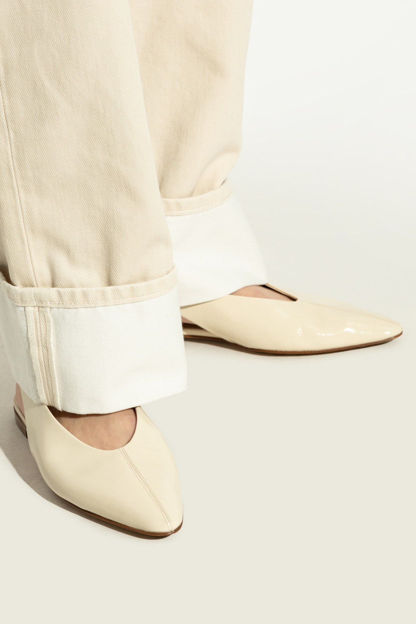 【関税込み】Bottega Veneta ゴールド Sofia フラットシューズ Bottega Veneta Sofia slingback ballerinas | Luisa World
